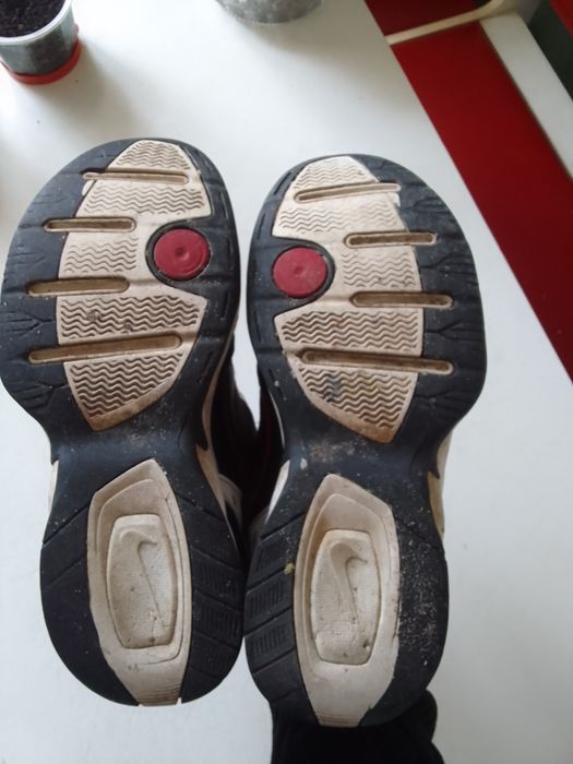 Продам кожаные кроссовки nike.