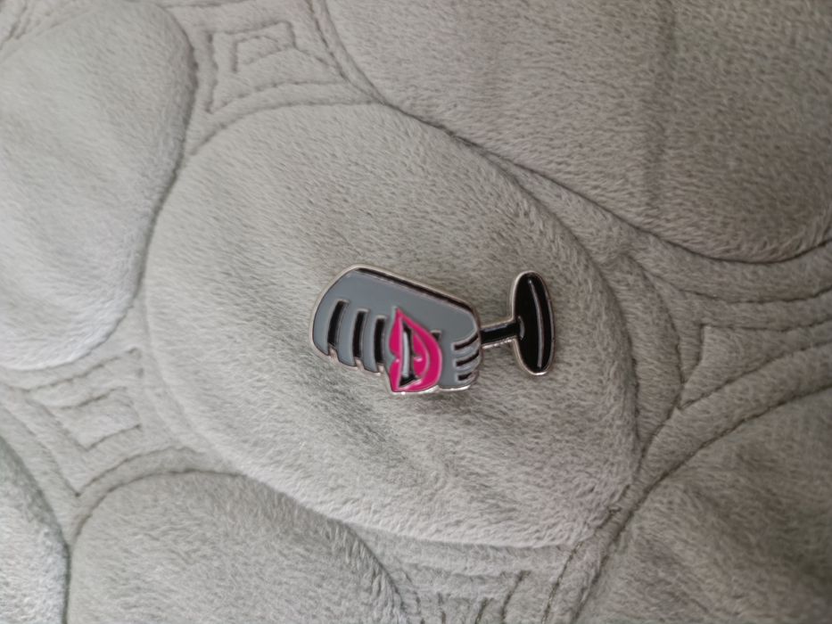 Брошка "МИКРОФОН" (эмаль)