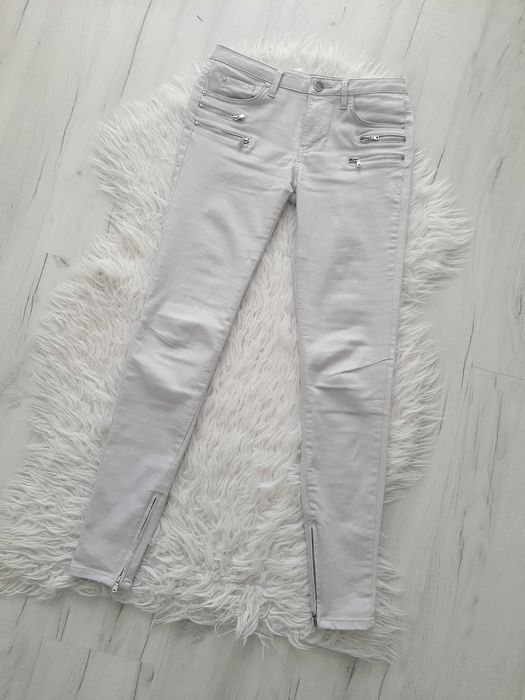 ZARA biało kremowe jeansy skinny