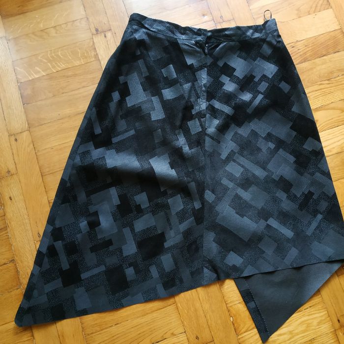 Кожаная юбка асимметричного кроя