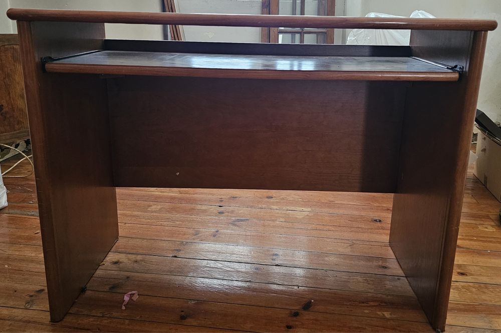 Secretaria em madeira