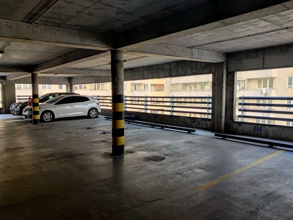 Sprzedam miejsce postojowe / Kondratowicza 18 / Metro Kondratowicza