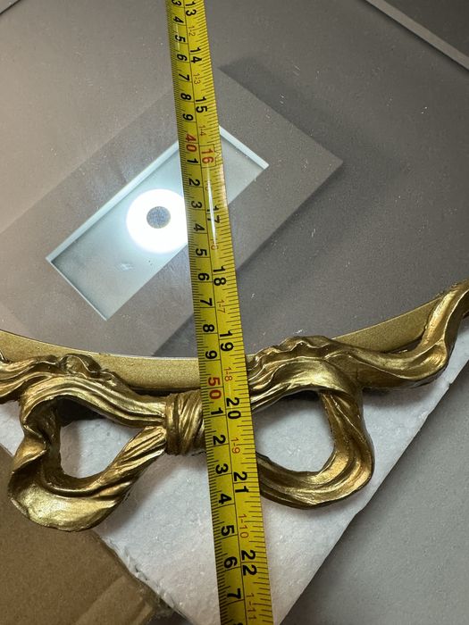 Okragle lustro scienne w stylu vintage