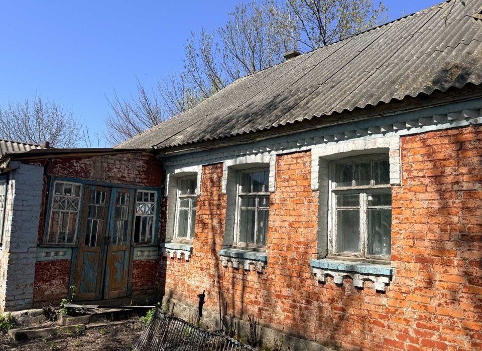 продається будинок.