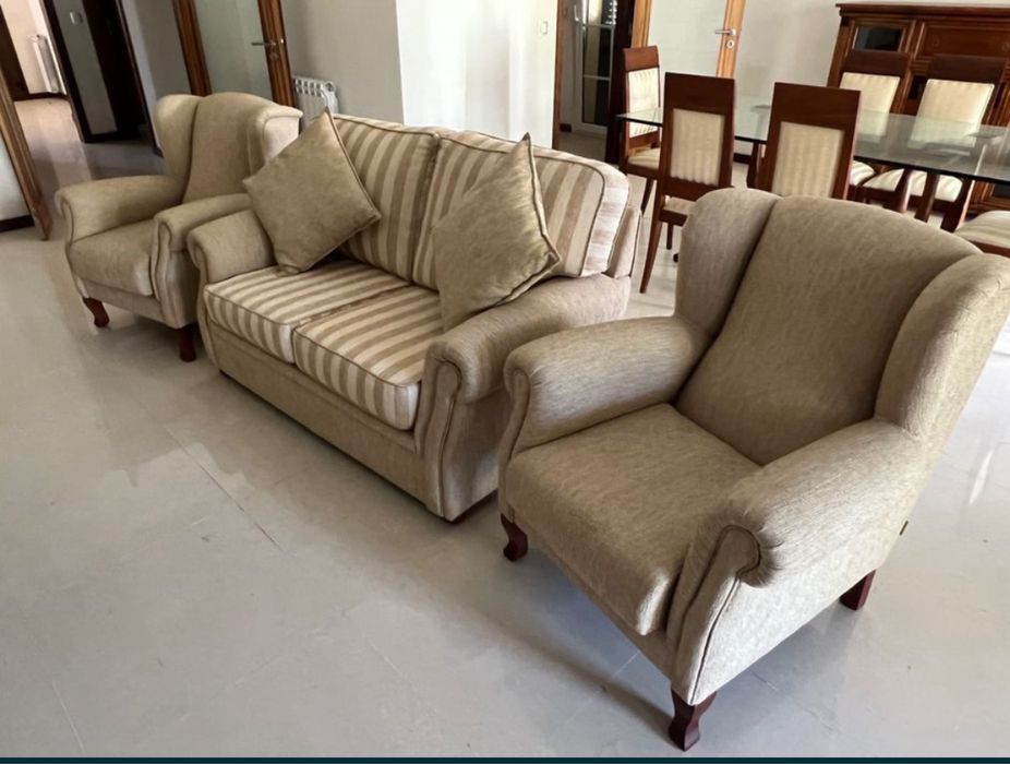 IMPECÁVEL - Sofá, 2 cadeirões e 2 almofadas