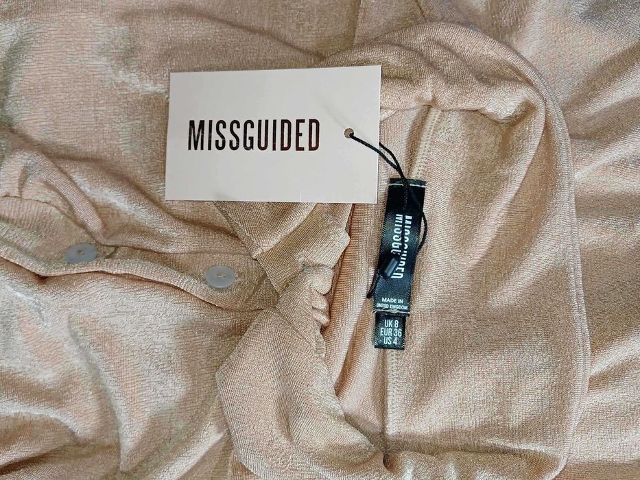 Missguided  marszczona sukienka z połyskiem  36