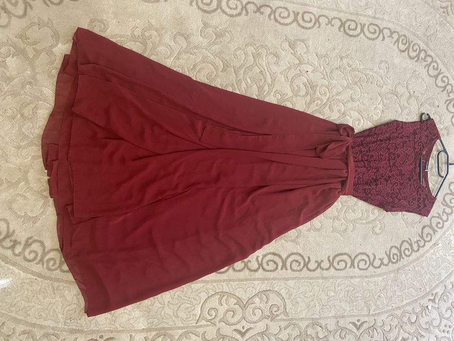 Жіноче плаття та блузки