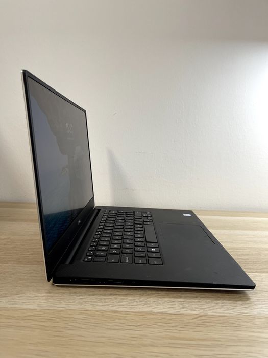 Dell Precision 5520 - i7-6820HQ 2.70GHz