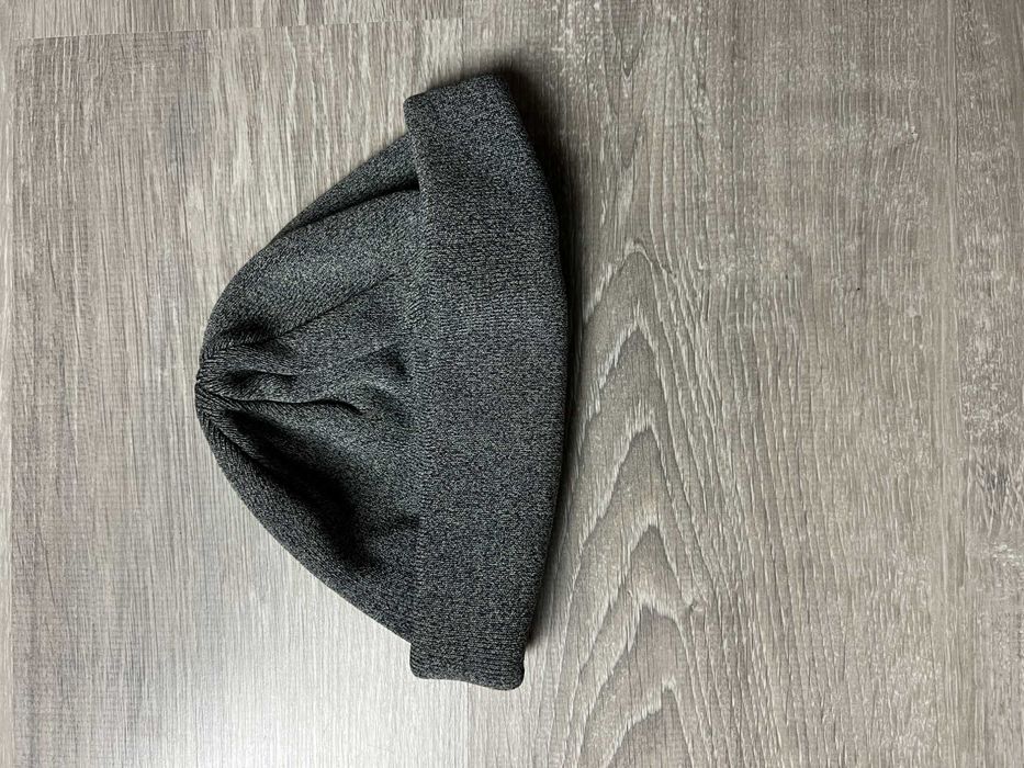 Продам сіру шапку біні TOPMAN