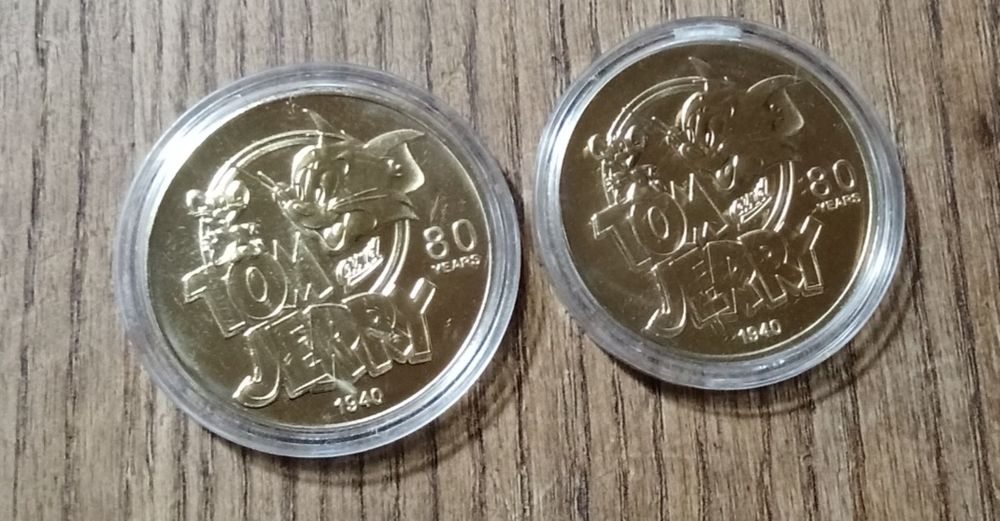 Moedas novas em caixa