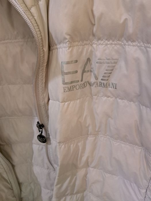 Продам лёгкий пуховик Emporio armani