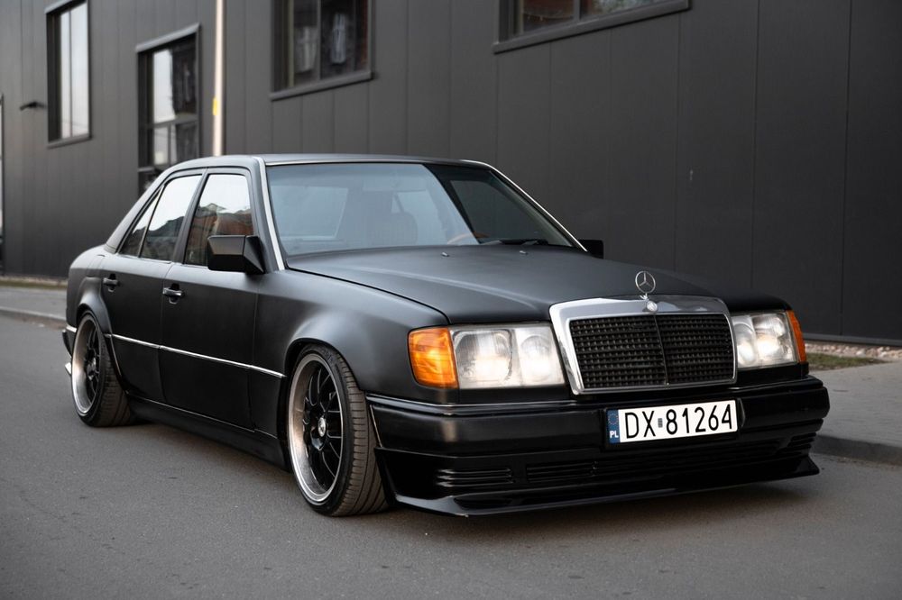 Mercedes-Benz W124 (1984-1993) Mercedes-Benz W124 | 1990 | Custom | Poszerzany | Obniżony