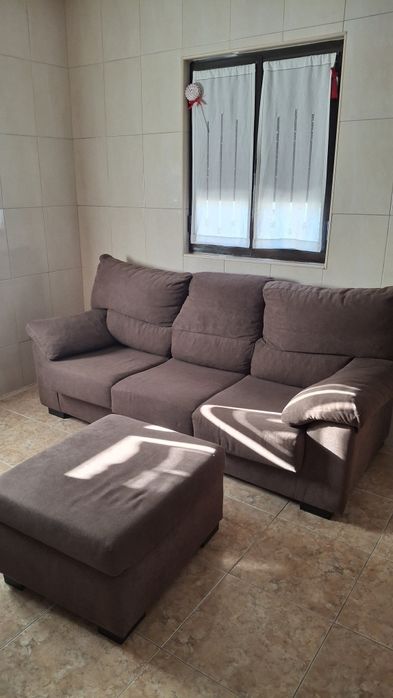 Sofá com puff chaise longue