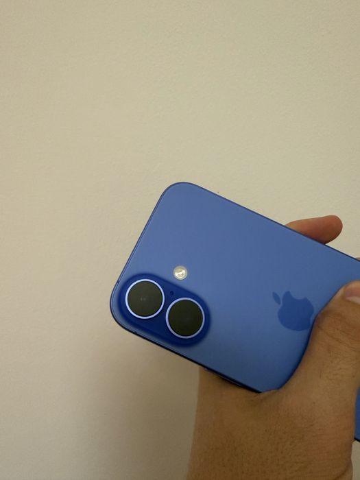 Iphone 16 niebeski uszkodzony
