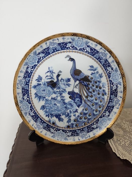 Jarra e prato em porcelana japonesa.