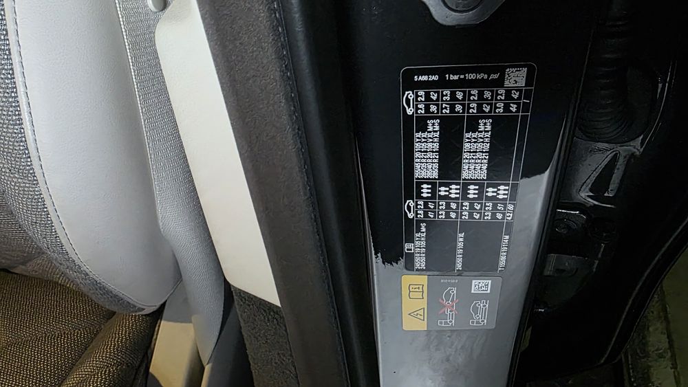 BMW i7 електромобіль