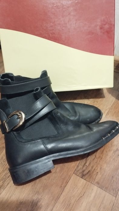 Жіночі ботинки лот