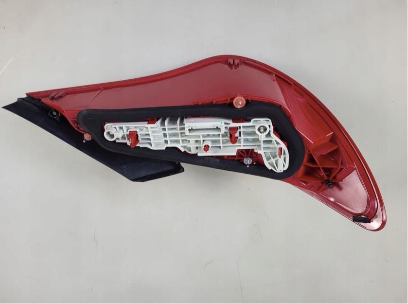 lampa prawy tył prawa tylna MERCEDES CLA C117 W117