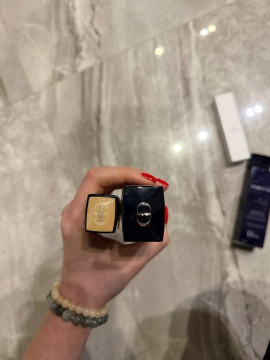 Тональна основа Dior