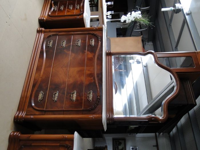 Cómoda antiga com tampo em pedra e espelho - óptimo estado