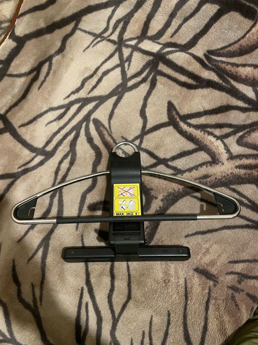 Вішалка автомобільна для одягу