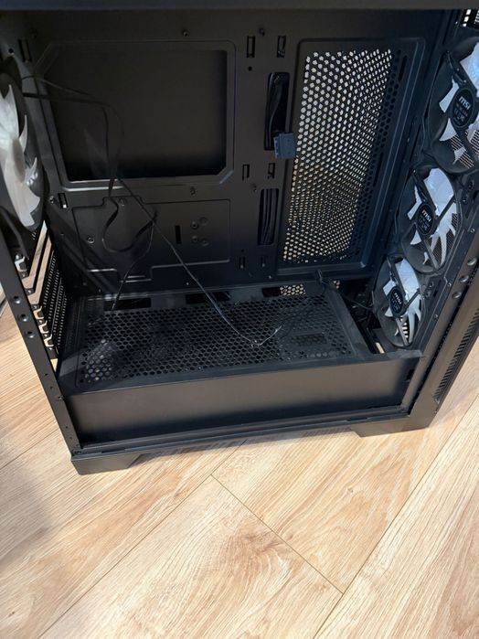 Obudowa MSI MAG FORGE 320R airflow