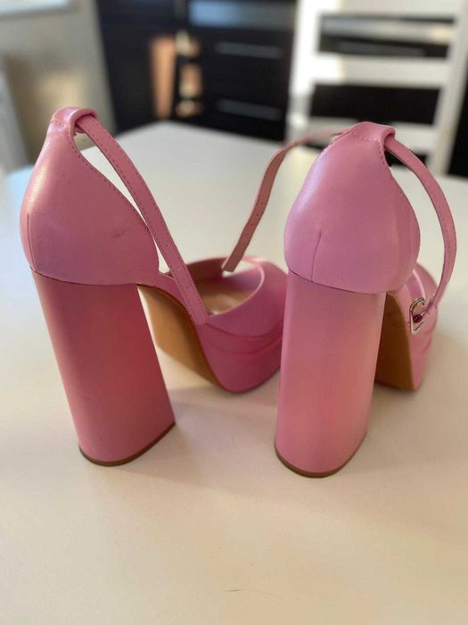 Różowe buty na koturnie r. 38