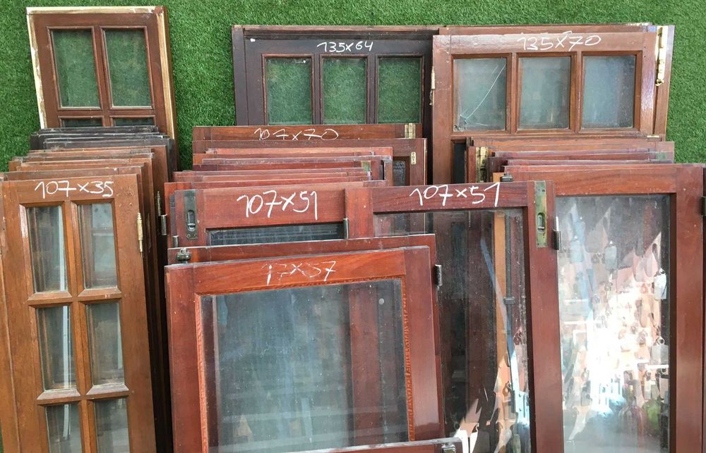 Janelas antigas diversas madeiras e estilos e medidas 150 unidades