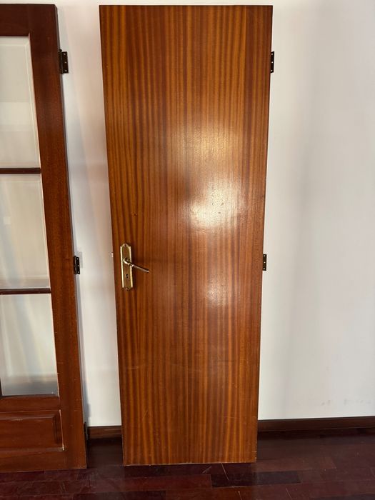 Vendo portas de madeira e vidro originais