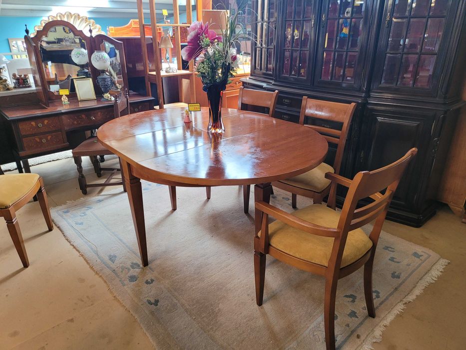 Mesa em madeira - extensível - Só a mesa as cadeiras são à