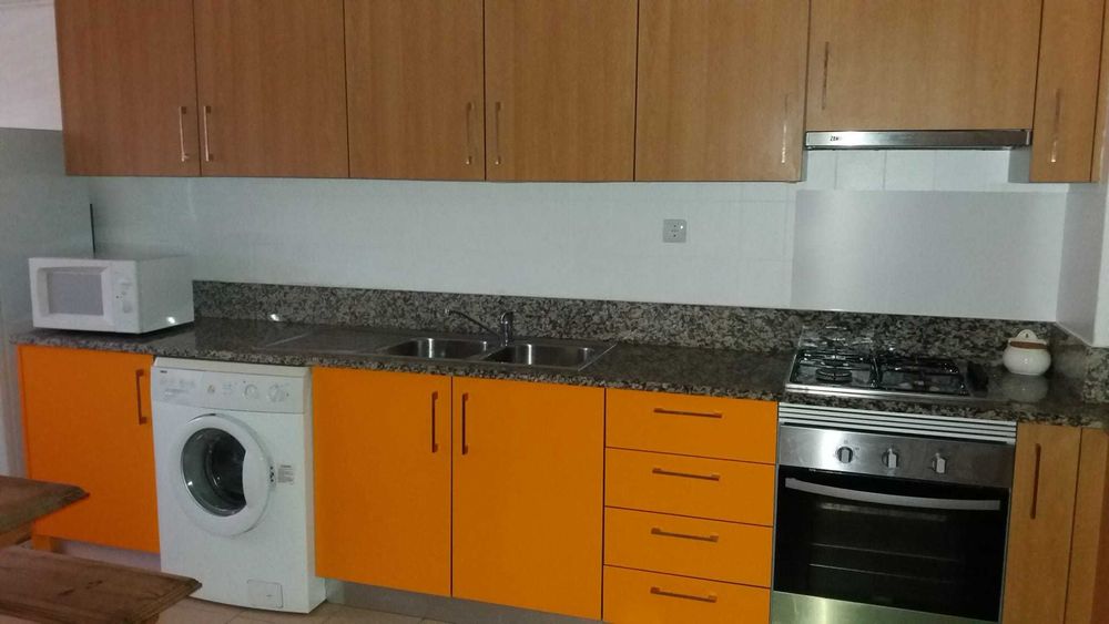 Arrenda-se quarto a estudante junto à FEUC