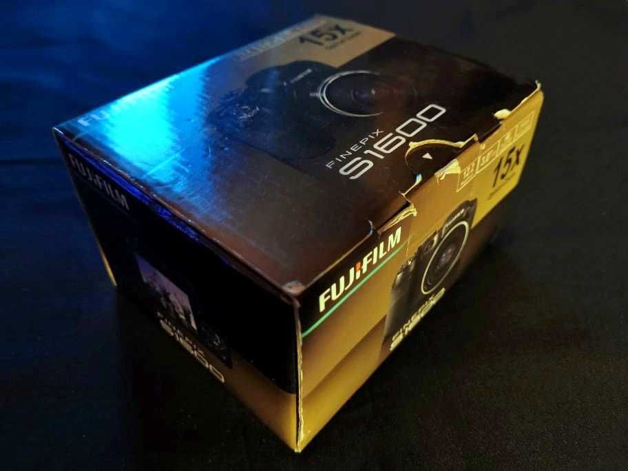Máquina fotográfica Fujifilm FinePix S1600 com defeito