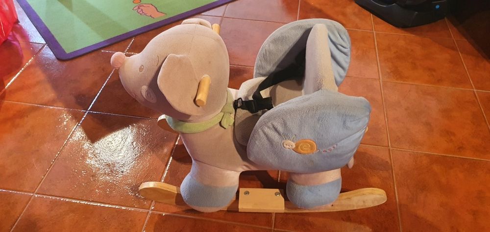 Cavalo madeira e pelucia