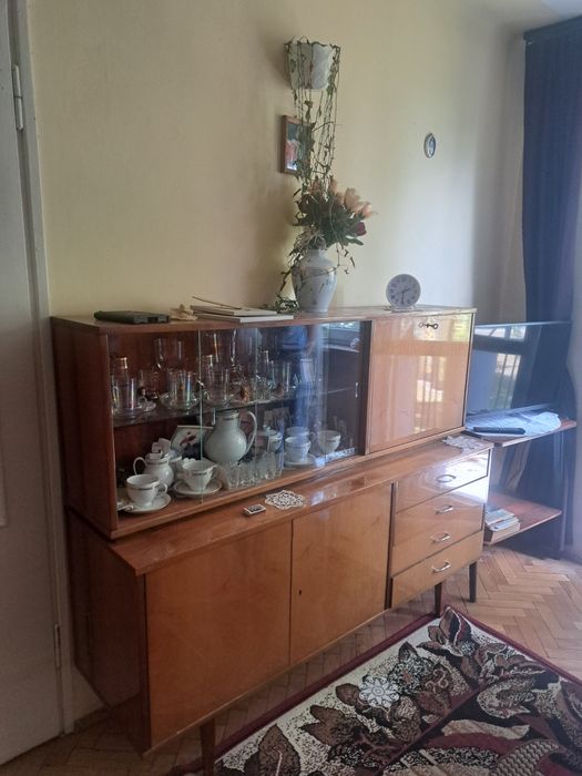 Kredens antyk lata50