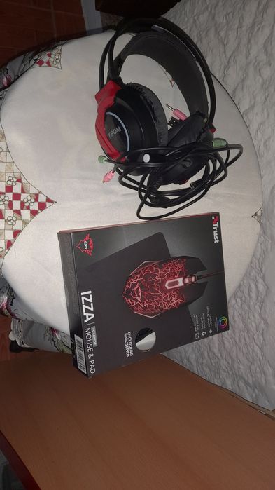 Vendo ps4 slim como nova pouco uso.como se  vê nas  fotos mais infor