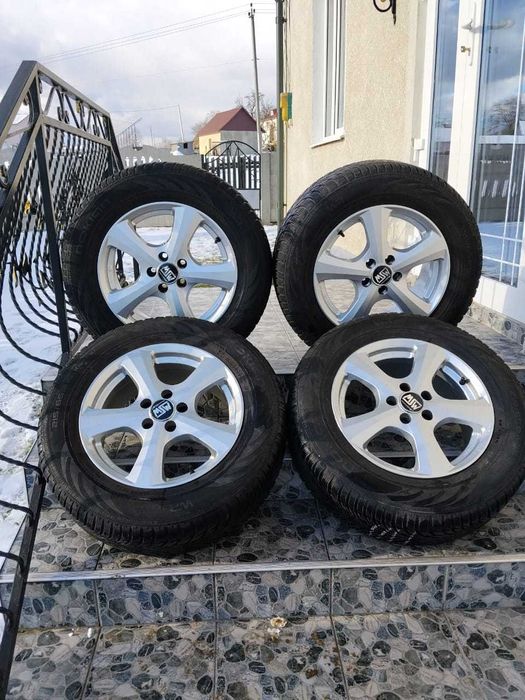 Диски OPEL в хорошем состоянии разболтовк 5/105 шыни NOKIAN 215/65/R16