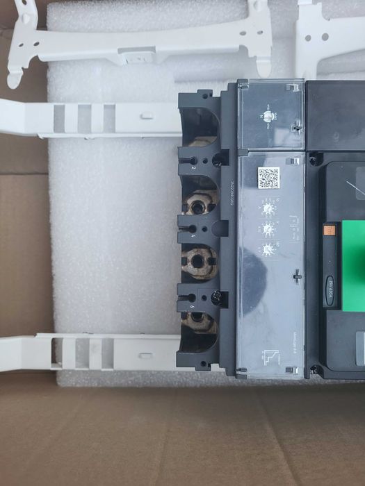 Disjuntor Schneider 4x630A, 36kA - Usado em Ótimo Estado