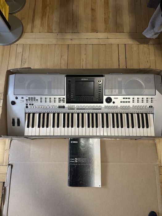 Продам синтезатор YAMAHA PSR S900