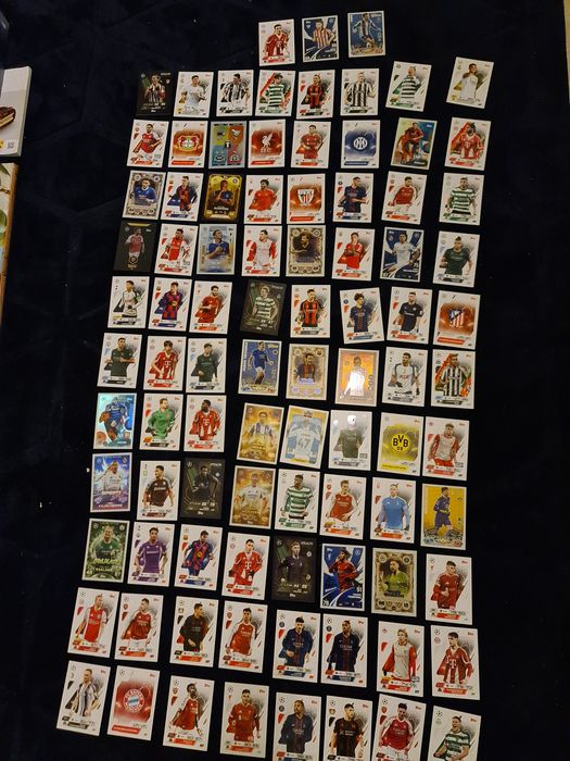 91 kart piłkarskich z kolekcji Match Attax 2025/26