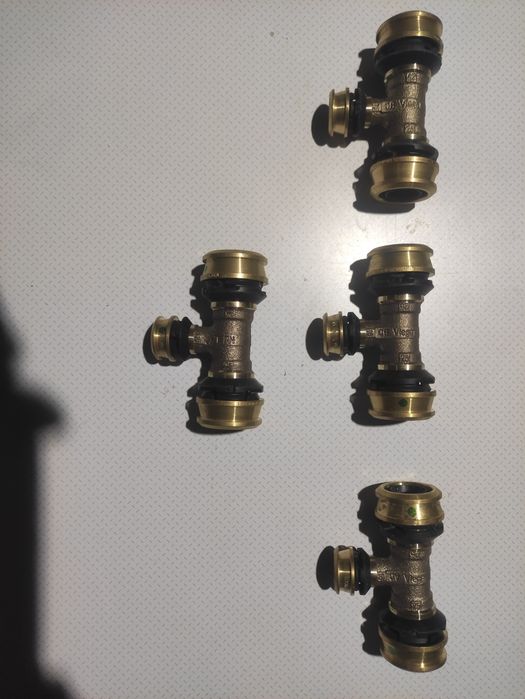 Kolanko naściene Viega Raxofix 20 mm x 1/2"