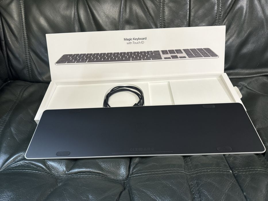 Клавіатура Magic Keyboard with Touch ID and Numeric Black (MMMR3)