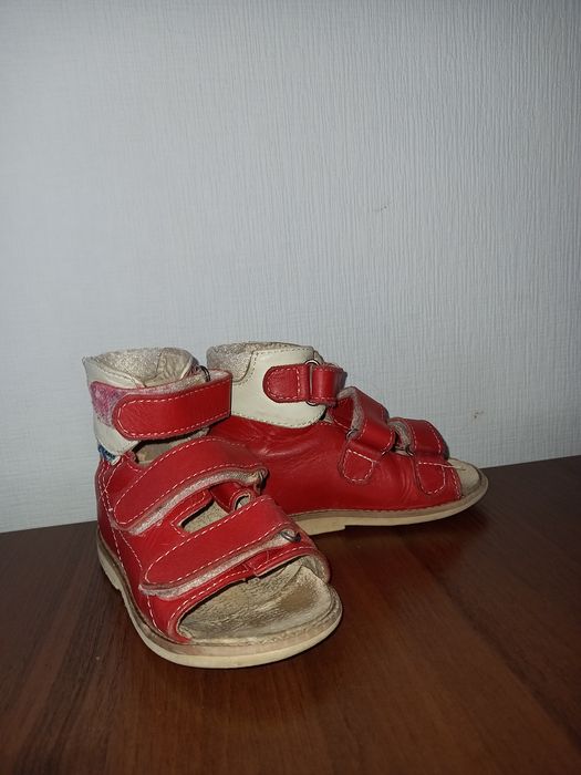 Ортопедичне літнє взуття