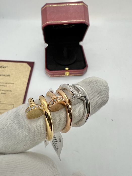 Золота каблучка цвях Картье з натуральними діамантами.