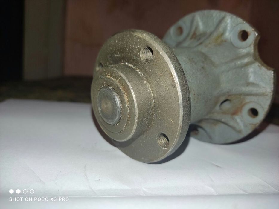 Водяную помпу на Мерседесы