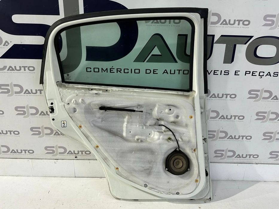 Porta Frente Direita / Trás Esquerda - Fiat Grand Punto (2013)