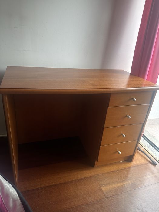 Secretaria/ mesa com gavetas de madeira Ikea