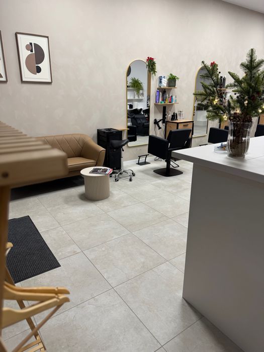 Stanowisko fryzjerskie i manicure na wynajem Czerwone Maki Ruczaj