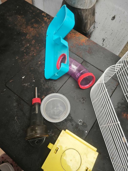Vendo utensílios para hamsters