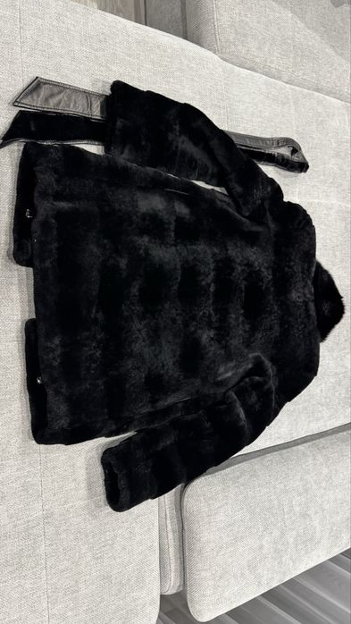 Продам натуральну шубу мутон з норковим коміром