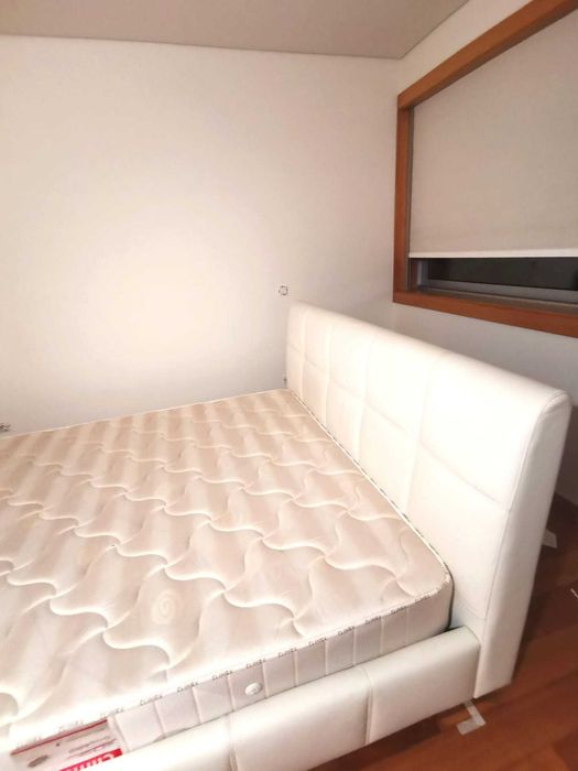 Cama casal + estrado e colchão